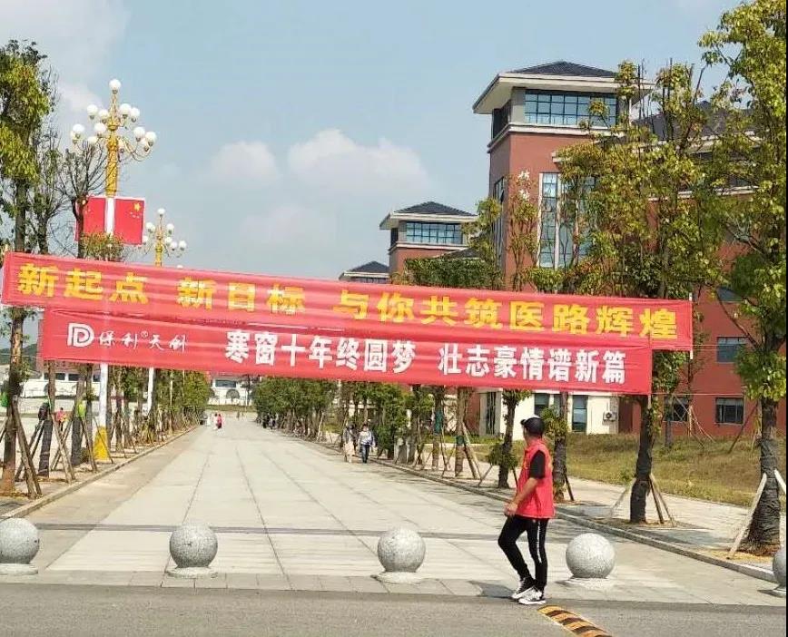 湖南保安服務(wù),墻外高空清洗服務(wù),湖南保利天創(chuàng)物業(yè)發(fā)展有限公司 湖南保安服務(wù),墻外高空清洗服務(wù),湖南保利天創(chuàng)物業(yè)發(fā)展有限公司