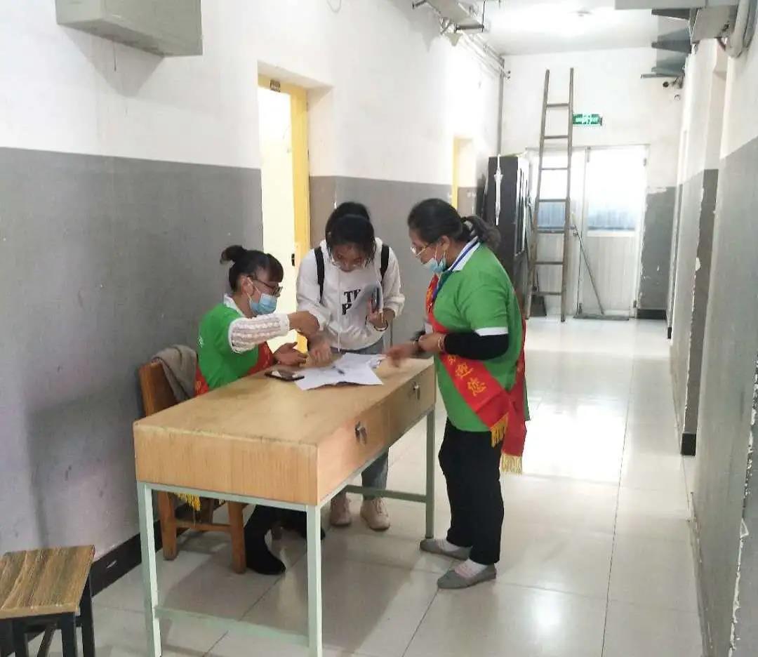 湖南保安服務(wù),墻外高空清洗服務(wù),湖南保利天創(chuàng)物業(yè)發(fā)展有限公司 湖南保安服務(wù),墻外高空清洗服務(wù),湖南保利天創(chuàng)物業(yè)發(fā)展有限公司
