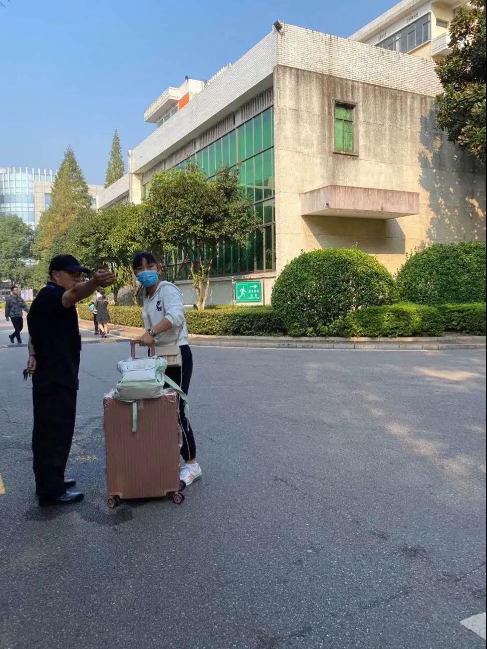 湖南保安服務(wù),墻外高空清洗服務(wù),湖南保利天創(chuàng)物業(yè)發(fā)展有限公司 湖南保安服務(wù),墻外高空清洗服務(wù),湖南保利天創(chuàng)物業(yè)發(fā)展有限公司