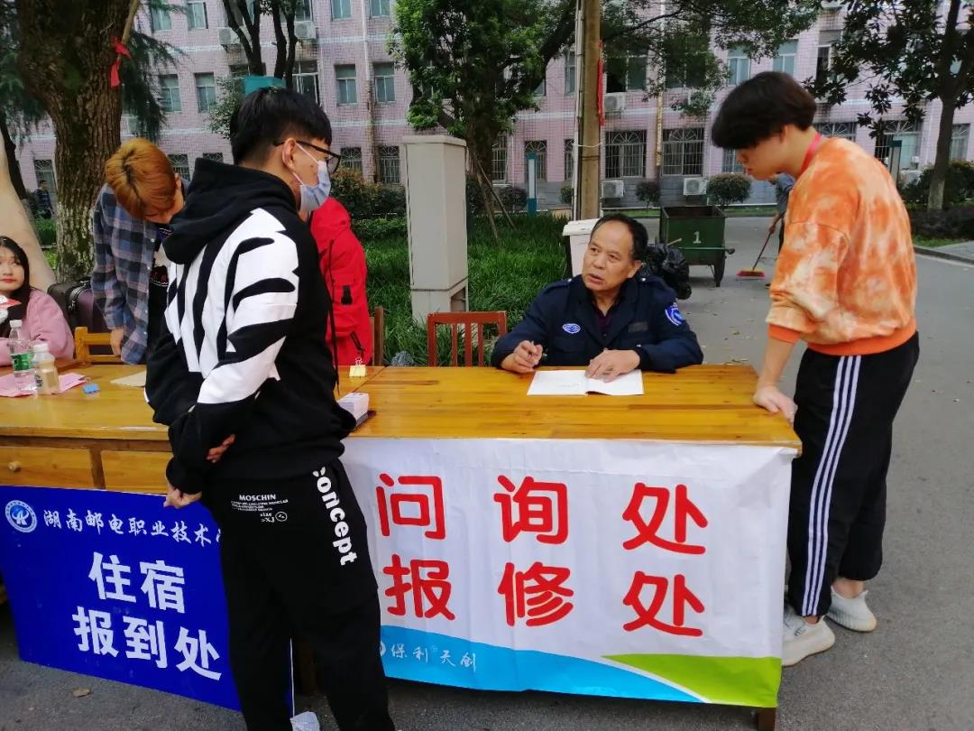 湖南保安服務(wù),墻外高空清洗服務(wù),湖南保利天創(chuàng)物業(yè)發(fā)展有限公司 湖南保安服務(wù),墻外高空清洗服務(wù),湖南保利天創(chuàng)物業(yè)發(fā)展有限公司