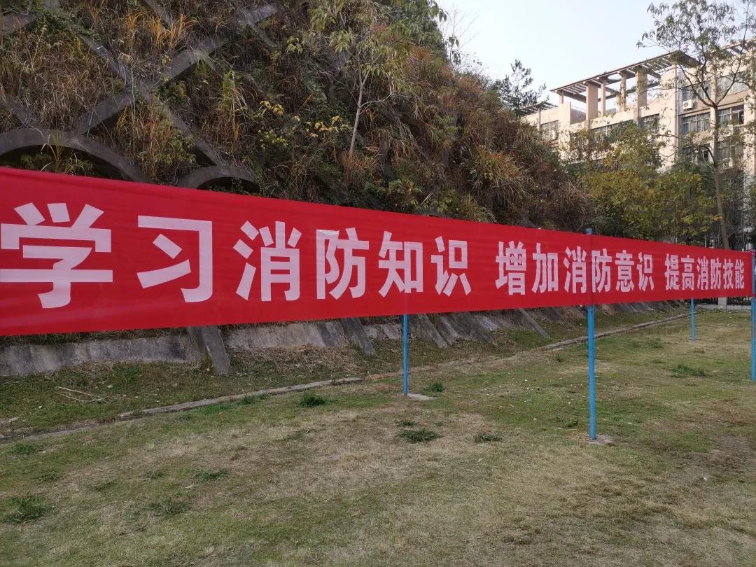 湖南保安服務,墻外高空清洗服務,湖南保利天創物業發展有限公司 湖南保安服務,墻外高空清洗服務,湖南保利天創物業發展有限公司