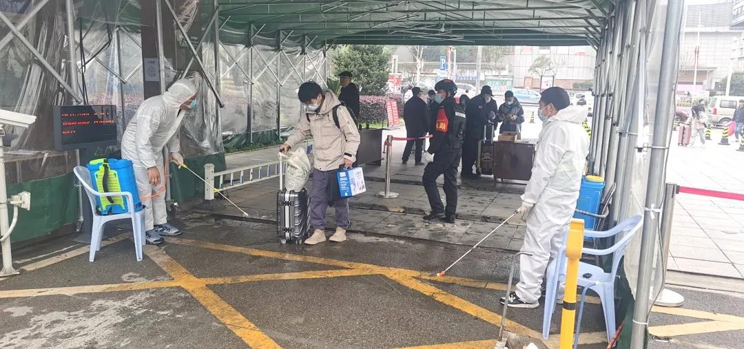 湖南保安服務,墻外高空清洗服務,湖南保利天創物業發展有限公司 湖南保安服務,墻外高空清洗服務,湖南保利天創物業發展有限公司