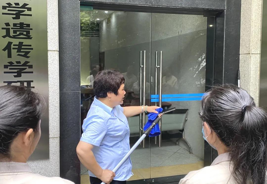 湖南保安服務,墻外高空清洗服務,湖南保利天創物業發展有限公司 湖南保安服務,墻外高空清洗服務,湖南保利天創物業發展有限公司