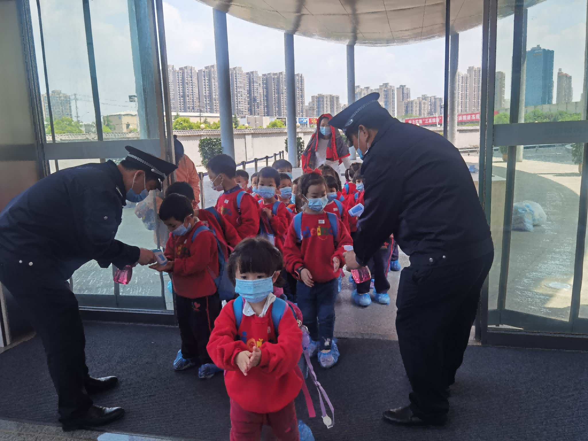 湖南保安服務,墻外高空清洗服務,湖南保利天創物業發展有限公司