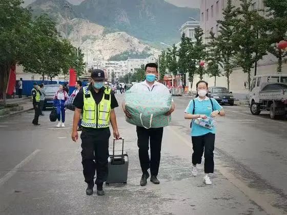 湖南保安服務,墻外高空清洗服務,湖南保利天創(chuàng)物業(yè)發(fā)展有限公司