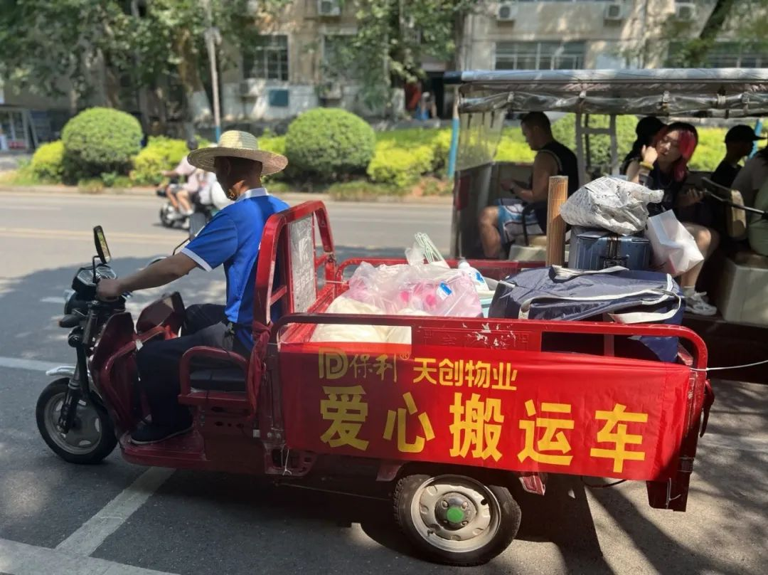 湖南保安服務,墻外高空清洗服務,湖南保利天創(chuàng)物業(yè)發(fā)展有限公司