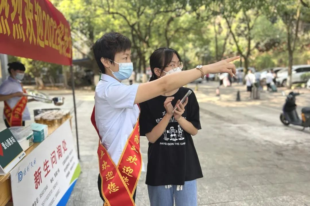湖南保安服務,墻外高空清洗服務,湖南保利天創(chuàng)物業(yè)發(fā)展有限公司