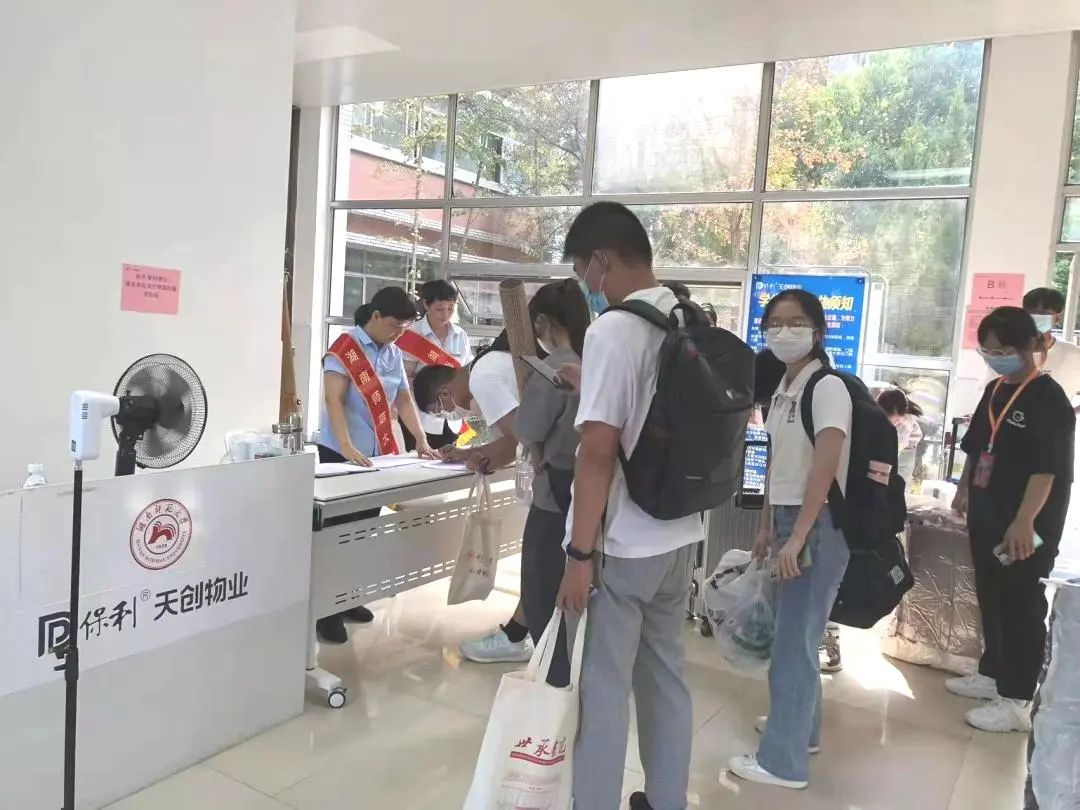 湖南保安服務,墻外高空清洗服務,湖南保利天創(chuàng)物業(yè)發(fā)展有限公司