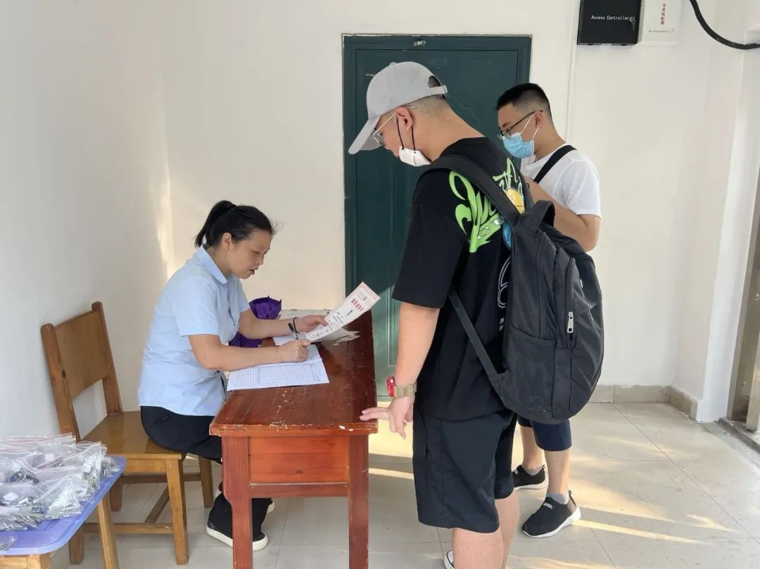 湖南保安服務,墻外高空清洗服務,湖南保利天創(chuàng)物業(yè)發(fā)展有限公司