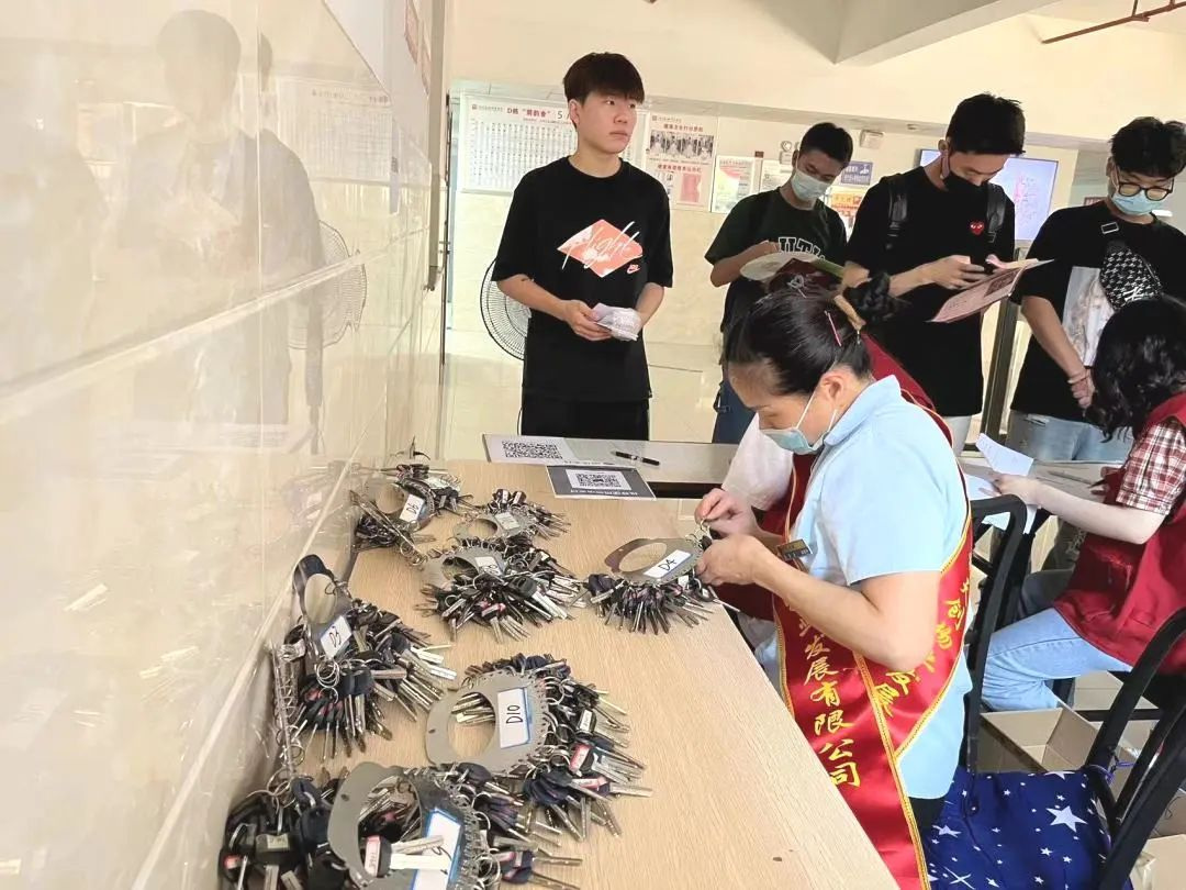 湖南保安服務,墻外高空清洗服務,湖南保利天創(chuàng)物業(yè)發(fā)展有限公司
