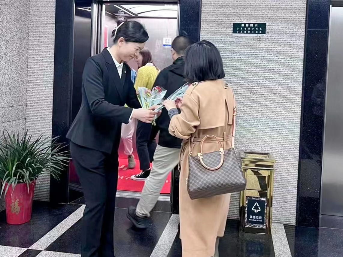 湖南保安服務,墻外高空清洗服務,湖南保利天創物業發展有限公司