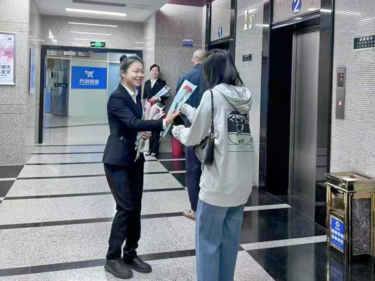 湖南保安服務,墻外高空清洗服務,湖南保利天創物業發展有限公司
