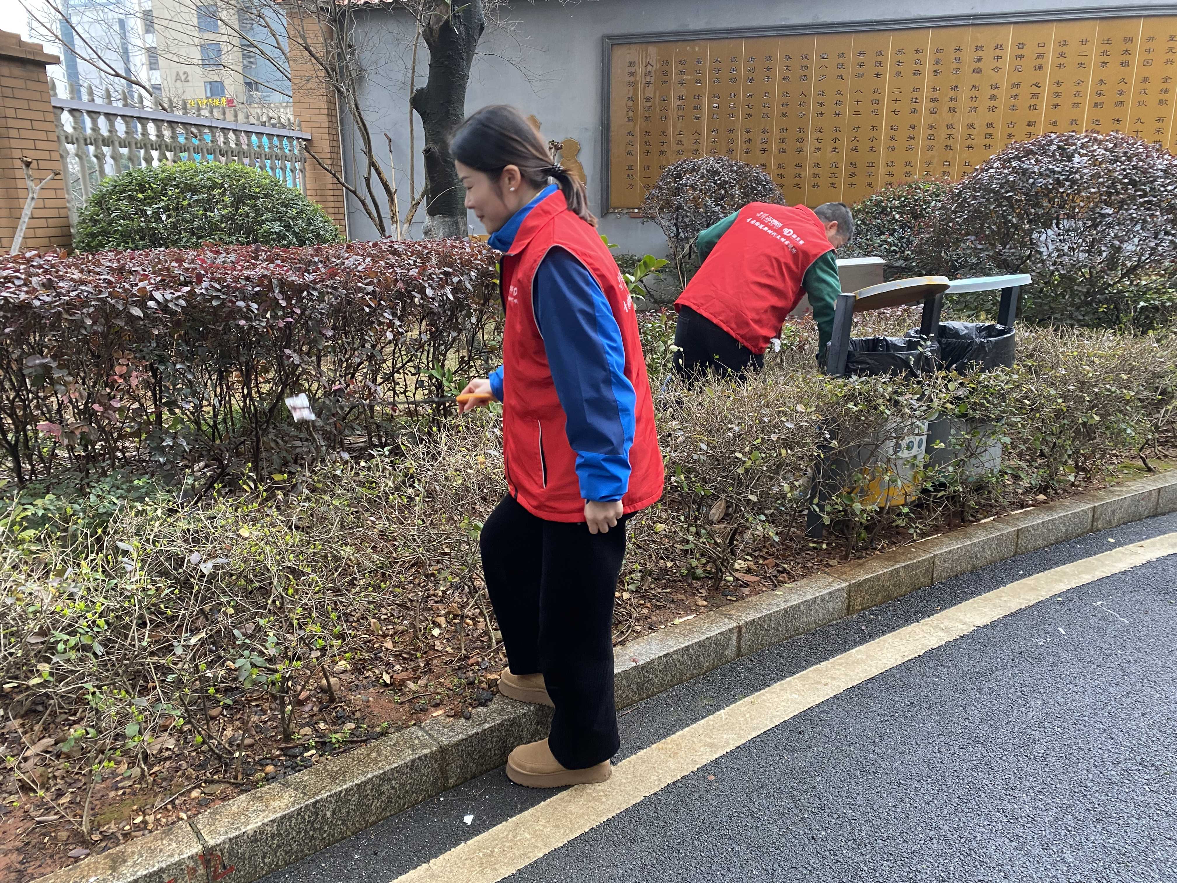 湖南保安服務(wù),墻外高空清洗服務(wù),湖南保利天創(chuàng)物業(yè)發(fā)展有限公司