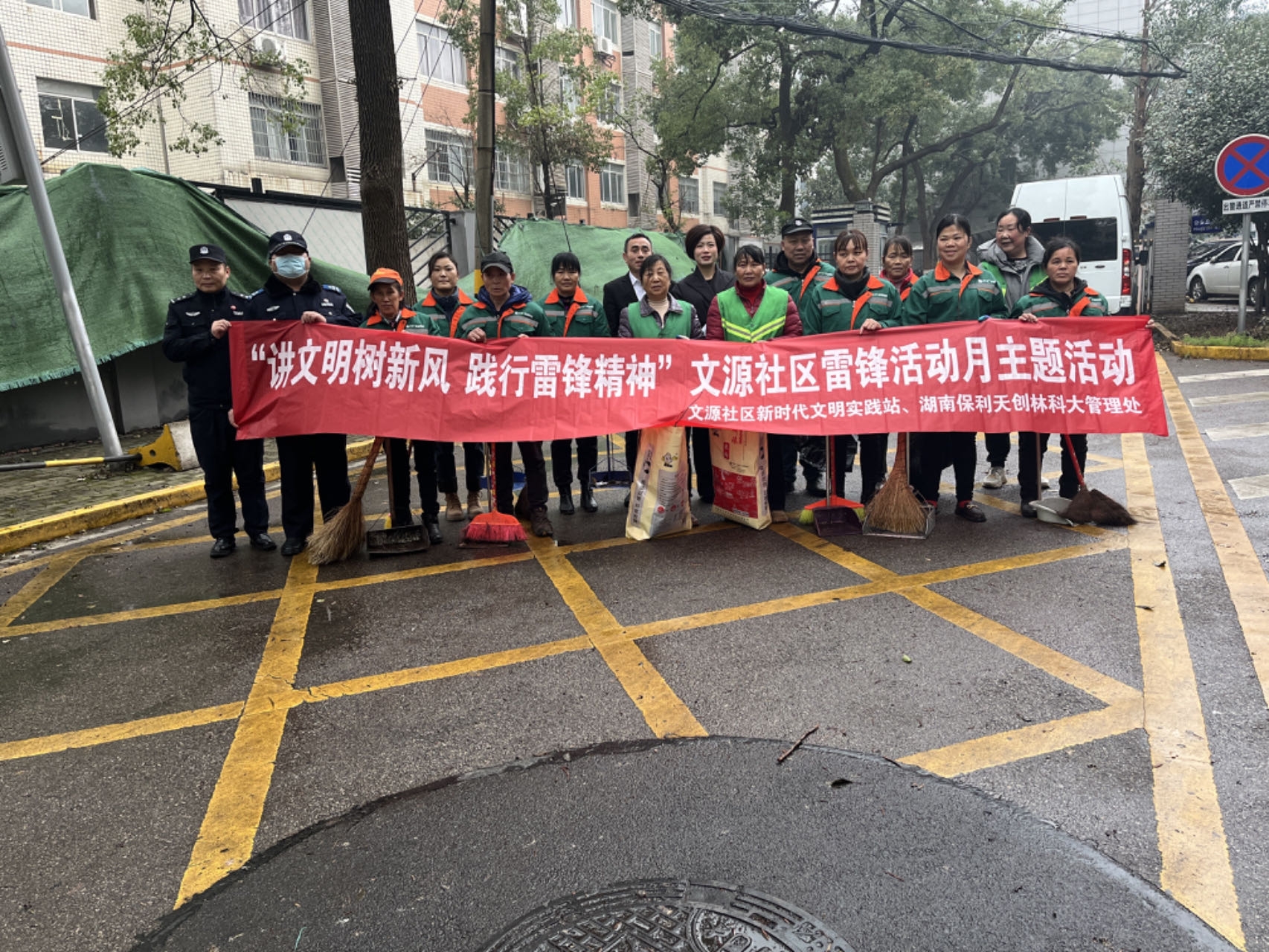 湖南保安服務(wù),墻外高空清洗服務(wù),湖南保利天創(chuàng)物業(yè)發(fā)展有限公司